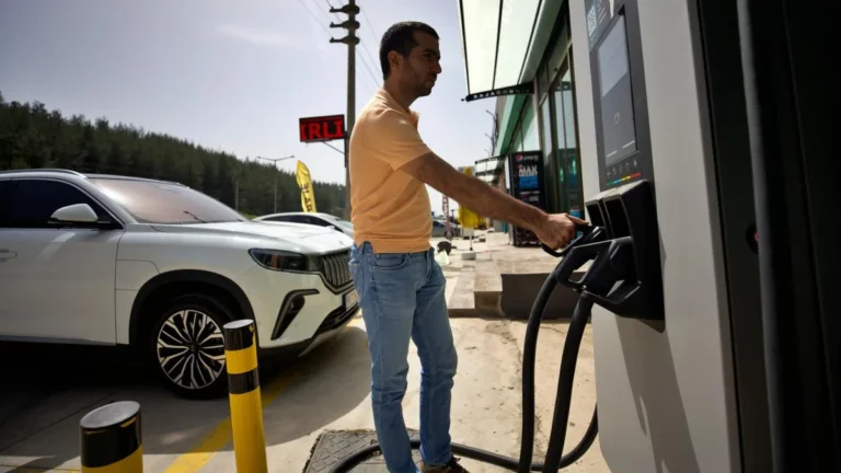 Ağustos'ta elektrikli araçlara 3,5 milyonun üzerinde şarj işlemi…