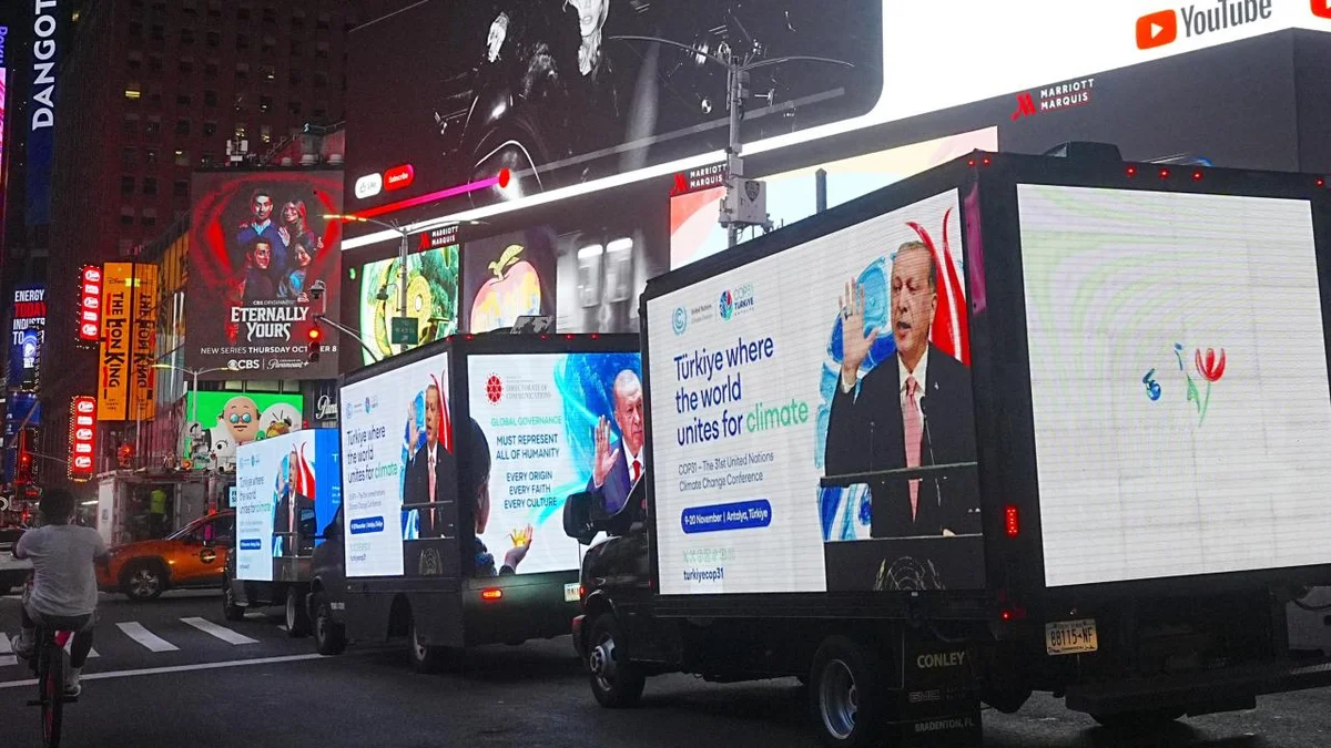 Cumhurbaşkanı Erdoğan'ın mesajları New York'ta dev ekranlarda