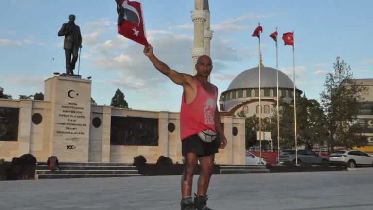 Frankfurt’tan Anıtkabir’e Patenle 4.500 km’lik Barış Yolculuğu