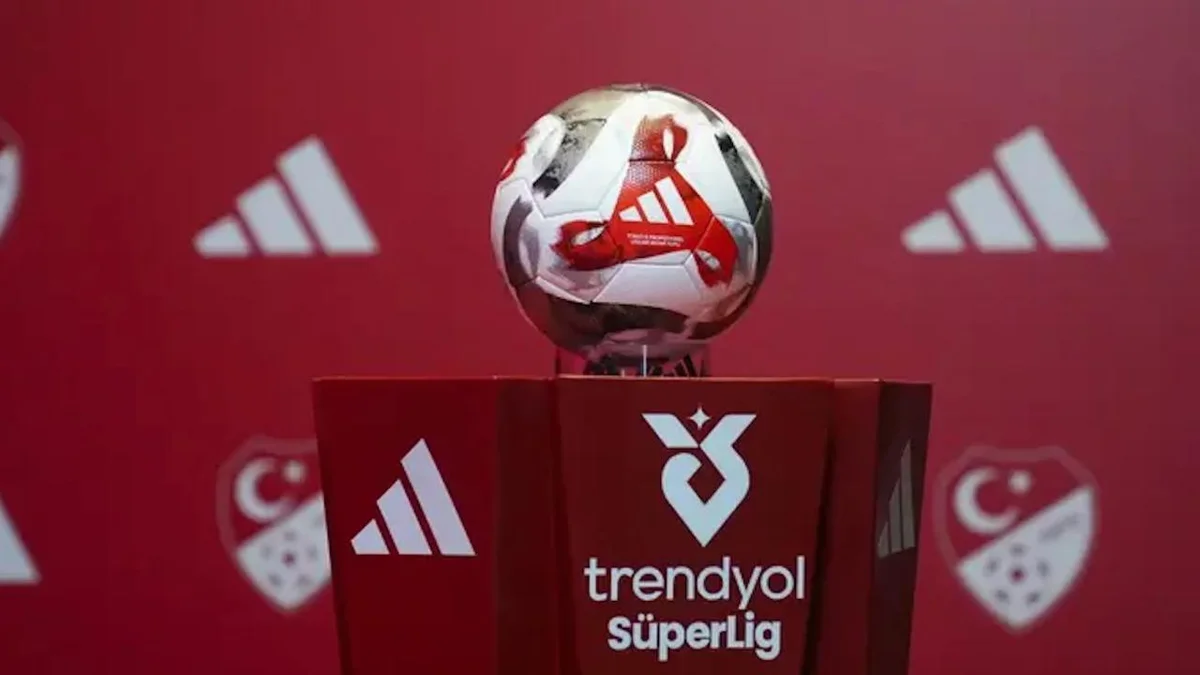 Süper Lig takımlarının transfer yaptığı bir stadyum görüntüsü