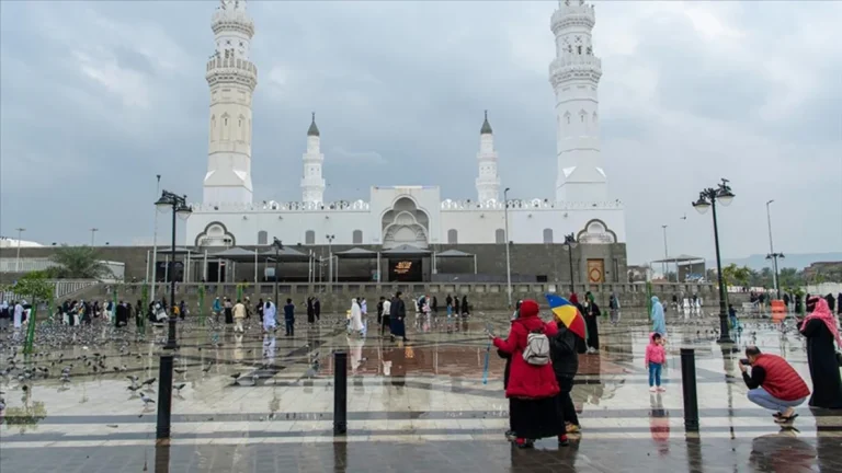 Suudi Arabistan'da Mekke'ye ve 4 bölgeye daha acil uyarı